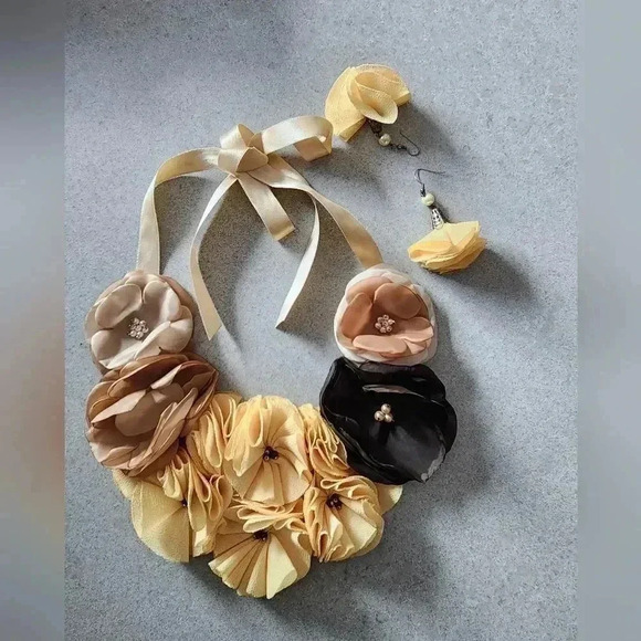 Handmade necklace and earings set - Picture 6 of 9